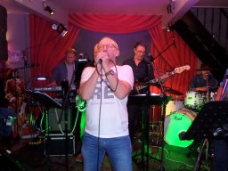 Cafe Revue